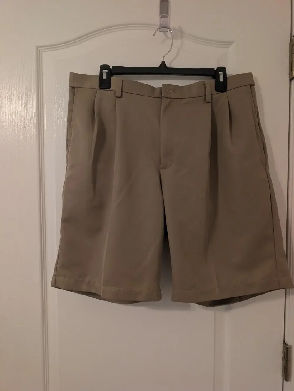 Haggar Shorts Mens 34 Tan Pleated Classic Preppy Casual Walk Chino Flex Waist